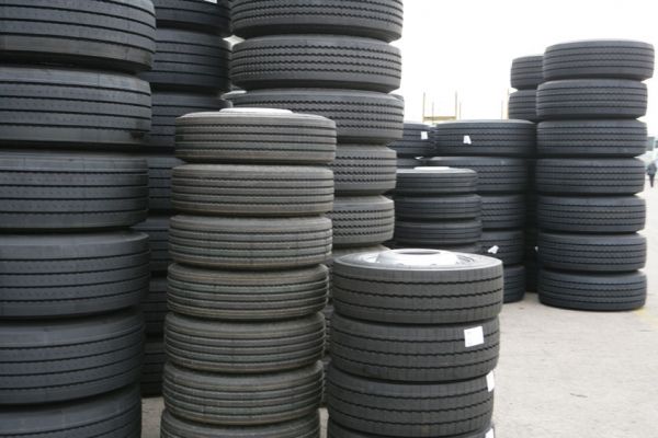 La Guardia Civil abre la Operación Lun, que investiga a importadores ilegales de neumáticos 