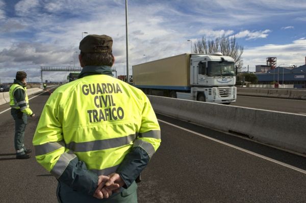 La DGT desmiente un periodo transitorio sancionador sobre la estiba en el transporte por carretera 