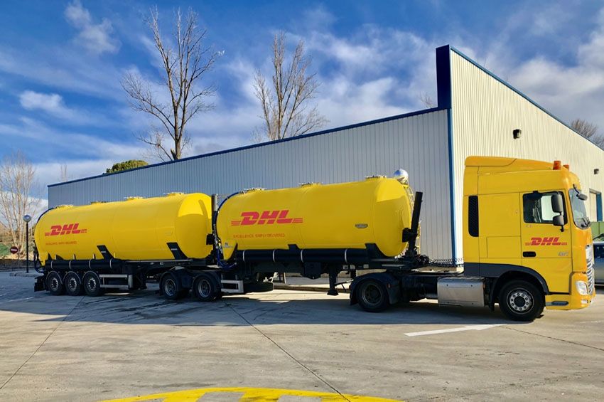 DHL inaugura el primer megacamión de doble cisterna de España 