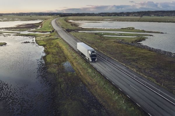 Volvo Trucks presenta sus mejoras para cumplir con el medioambiente y ahorrar combustible