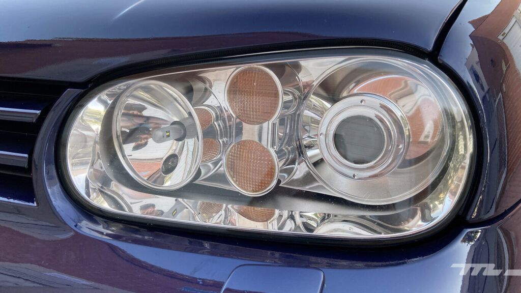 Es legal poner bombillas LED en el coche?